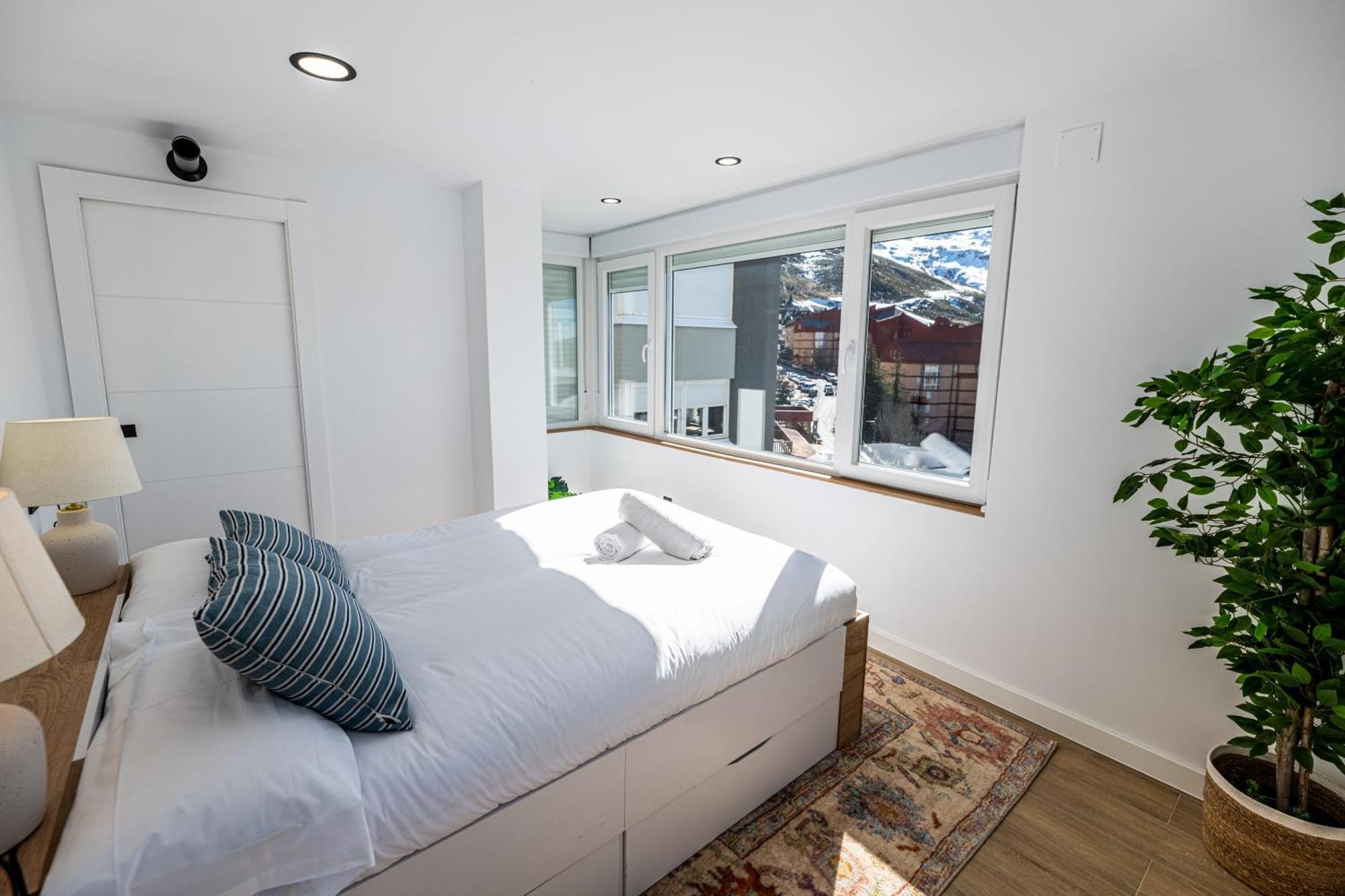 סיירה נבדה Luxury Refurnished Apartment With Private Parking Close To Ski Slopes מראה חיצוני תמונה